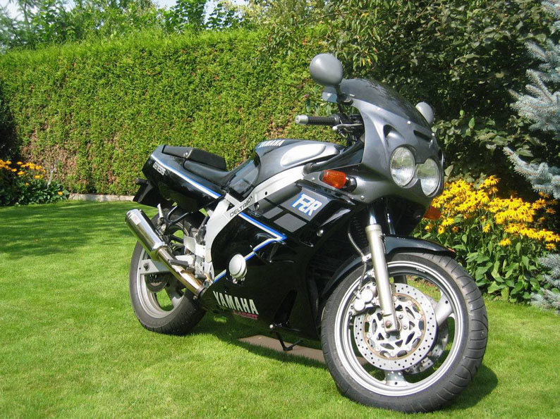 Yamaha FZR600R, Yamaha FZR750
